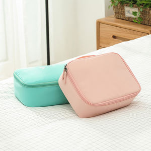 Sac de maquillage de voyage léger, grande capacité, en tissu mémoire, fermeture éclair carrée, résistant à l'eau, style portable et tendance, en polyester - Product Image 5