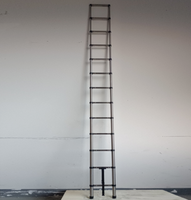 EN131 Échelle télescopique de grenier de toit en aluminium Escalier pliant rétractable en acier inoxydable pour usage domestique