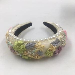 FINESTYLE Listo para Enviar 001 Diadema de Seda con Flores de Encaje Cosidas a Mano al por Mayor, Moda para Mujer con Perlas - Product Image 3