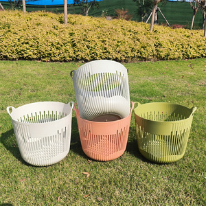 Panier de rangement en plastique de 28 cm de diamètre avec poignées pour un rangement bien organisé - Product Image 3