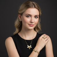 Best-seller Vente en gros Parure de bijoux 4 pièces en zircon Lovely Bee avec bague, boucles d'oreilles, collier et bracelet personnalisés