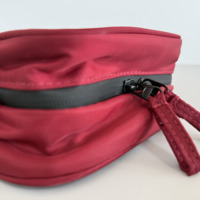 Trousse de Toilette de Voyage Suspendue en Twill Bourgogne, Compartiment Étanche en TPU Transparent, Motif Floral, Crochet Pivotant pour Cosmétiques et Articles de Toilette Féminins