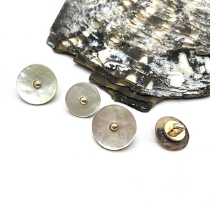 Nút may ngọc trai tự nhiên nguyên chất đơn giản với thân kim loại vàng dính - Product Image 3
