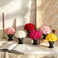 Décoration d'intérieur : Composition florale éternelle avec vase en marbre et roses, idéale pour anniversaire, fête de pendaison de crémaillère, réunion de famille