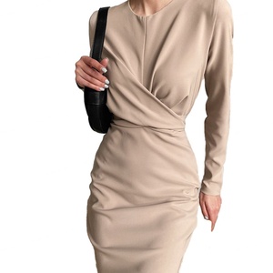 Robe moulante personnalisée OEM de haute qualité pour femme, collection automne-hiver, à manches longues, col rond, taille cintrée, longueur midi, style habillé - Product Image 3