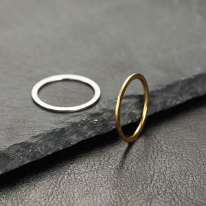 เครื่องประดับสแตนเลสสตีลขายดีในญี่ปุ่น ไม่ลอก ไม่ดำ ขนาด 1 มม. บางมาก ผิวมันเงา เรียบง่าย แหวนคู่ ผู้ผลิต - Product Image 2