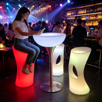 Ensemble de mobilier d'extérieur étanche avec tables et chaises lumineuses à LED pour bar à cocktails, idéal pour événements, locations, bars à domicile et Bote De Nuit