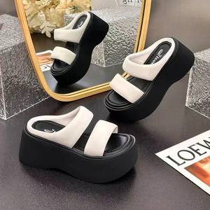 女式2025舒适角斗士平底夏季凉鞋，带缓冲奢侈品牌pu鞋 - Product Image 1