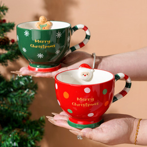 Tazza da Caffè in Ceramica Natalizia con Figurina 3D, Simpatico Babbo Natale e Omino di Pan di Zenzero, Regalo per Feste Natalizie - Product Image 2