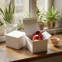 Handgefertigte Quadratische Geschenkbox mit Deckel und Griff aus Kraftpapier 15x15x10cm Brautjungfern-Antragsbox Süßigkeiten-Schokoladen-Box