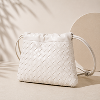 Sac bandoulière de luxe en cuir véritable pour femme, nouveau sac à main polyvalent de créateur, style rétro tissé à la main, portable à sangle unique