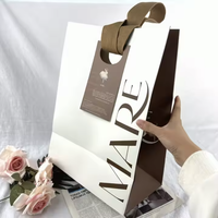 Cadeau en gros de luxe à vendre sac à provisions ruban de papier enduit poignée emballage recyclable OEM montre bijoux lunettes