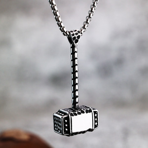 Collier avec pendentif marteau de Thor en acier inoxydable pour homme, charme viking, à porter au quotidien - Product Image 3