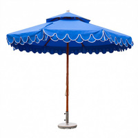 Parasol de terrasse transfrontalier à finition grain de bois, structure en alliage d'aluminium, double auvent à bord ondulé, grand parasol d'ombrage pour hôtel