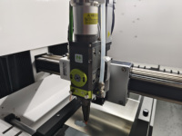 Machine de découpe laser à fibre numérique automatique de type portique CNC de petite taille 4040 de précision 750W 1500W prenant en charge BMP/PLT