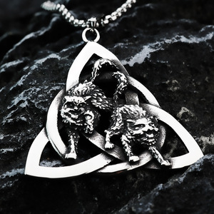 Yunnique – pendentif Viking en acier inoxydable avec double loup et nœud celtique pour hommes, collier à thème, bijoux cadeau - Product Image 1