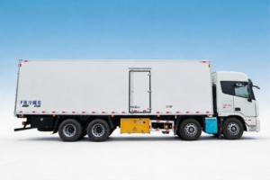 Camion frigorifique Foton Auman 8*4 à toit surélevé de 9,6 m avec cabine double, moteur Cummins de 490 CV, Euro 2 à Euro 6 personnalisable - Product Image 3