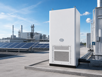 Armoire de stockage d'énergie à batterie LiFePO4 261 kWh 125 kW, refroidissement liquide, BMS intelligent, optimisation de la puissance de pointe, micro-réseau, protection IP64, CAN/RS485