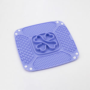 Alfombrilla de entrenamiento 2 en 1 para lamer con orificios para tratar el entrenamiento basado en recompensas - Product Image 5