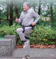 Exosquelette léger GoGo pour l'assistance à la hanche, robot exosquelette portable pour soutenir la mobilité des personnes âgées, réduire la fatigue de la marche