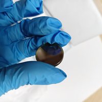 Fenêtre IR en ZnS revêtue de carbone dur DLC, revêtement AR personnalisé, résistante aux rayures pour environnements difficiles, marque SANHANG, modèle SANHANG0008