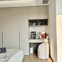 Nouvelle coiffeuse moderne européenne minimaliste en bois avec miroir éclairé par LED, rangement, écologique, modulaire, directement de l'usine, salon