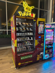 Focusvend Châu Âu Tự Phục Vụ Tự Động Pokeoned Thẻ Máy Bán Hàng Tự Động Đồ Chơi Kinh Doanh Thẻ Phim Hoạt Hình Tùy Chỉnh Công Suất Lớn Máy - Product Image 2