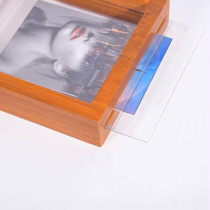 Cadre photo moderne double face en acrylique avec base en bois, support de présentation d'images de bureau, support en verre transparent pour la décoration de la maison - Product Image 2