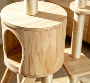 Arbre à chat multi-niveaux en bois massif avec condo, échelle, hamac, poteaux à gratter en sisal, jouets suspendus en plumes, grande activité pour chat - Product Image 6