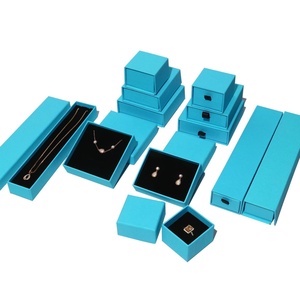 Emballage en carton rigide haut de gamme personnalisable avec logo pour bijoux, boîtes rigides pour colliers, bagues, cadeaux de bijouterie, estampage - Product Image 1