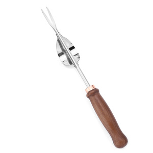 Ensemble d'outils de jardin à manche en bois avec fourche, truelle, houe et désherbeur pour la plantation et le creusement - Product Image 2