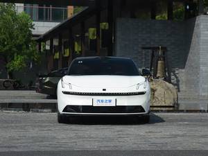 سيارة عائلية هجينة فاخرة 5 مقاعد بمحرك رباعي الدفع من Lynk & Co10 - Product Image 2