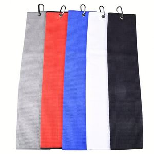 Kit d'accessoires de golf de haute qualité : Serviette gaufrée en microfibre personnalisée, outil de réparation de divots pliable, brosse de nettoyage des rainures de clubs - Product Image 2