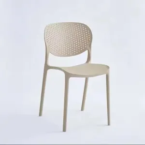Chaise en plastique PP élégante et robuste pour bar à domicile - Product Image 2