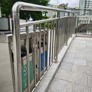 Barriera di Sicurezza Stradale in Acciaio Inox 304 Resistente alla Corrosione, Superficie Lucida Bianca Spazzolata di Grado Diamante - Product Image 1