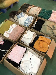 กล่องสต็อกเสื้อผ้ามือสองแบรนด์ดังของแท้ เกรด 1 คัดสรรอย่างดี - Product Image 4