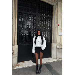 Chaqueta Blanca con Detalle de Botones para Mujer - Product Image 3