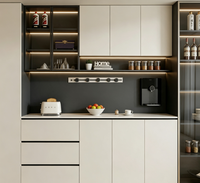 Buffet moderne encastré sur mesure avec armoire à vin, vitrine en verre blanc crème pour la maison, la cuisine et la salle à manger