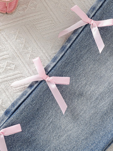 Nouvel ensemble trois pièces printemps/été 2026 pour filles européennes et américaines : haut ajouré + jean à nœud papillon - Product Image 6