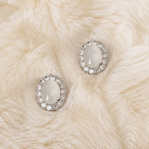 Boucles d'oreilles clous ovales en acier inoxydable avec agate blanche et zircon cubique, style halo, élégantes, pour femmes, vente en gros OEM/ODM - Product Image 3