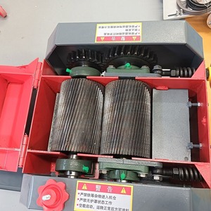 Máquina para romper maíz Trituradora de maíz para procesamiento de alimentos Galleta de maíz eficiente para uso en granjas avícolas y ganaderas - Product Image 6