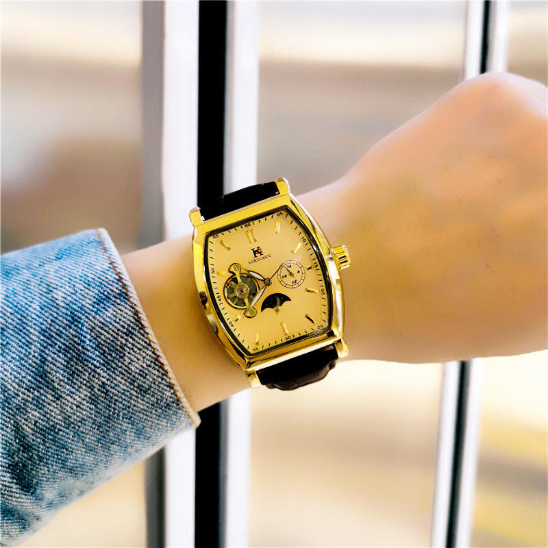 Brun avec croûte dorée et visage doré