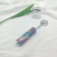 Le distributeur de parfum transfrontalier de 5ml peut être ajouté plusieurs fois clé de vaporisateur portable cloutée de diamants