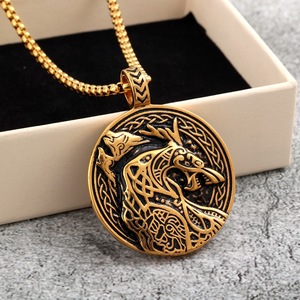 Yunnique – pendentif en acier inoxydable pour hommes, collier loup celtique, design animal double face, bijoux cadeau - Product Image 3