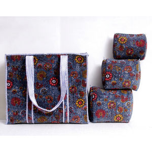 Gestepptes Set aus Baumwoll-Tragetasche und Kosmetiktasche mit Blumenmuster – Blauer Boho-Print - Product Image 1