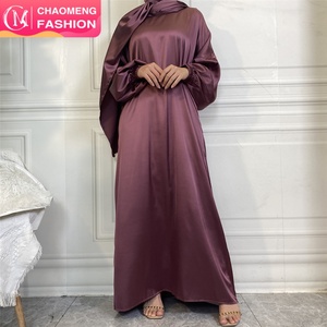 6675 #   Robe longue musulmane islamique tendance, dernière collection, en satin uni de luxe, avec écharpe intégrée et poches latérales - Product Image 1