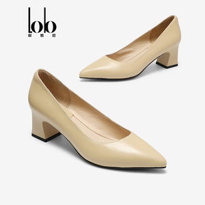 مضخات جلدية نسائية عصرية كعب مربع كلاسيكي للترفيه جلد طبيعي أنيق مدبب مريح شعار عمل خفيف - Product Image 5