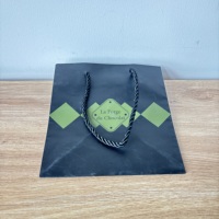 Bolsa de Regalo de Papel Impresa Personalizada de Lujo 2026 con Asas de Cuerda Trenzada para Empaque de Chocolate de Alta Gama y Marca Premium