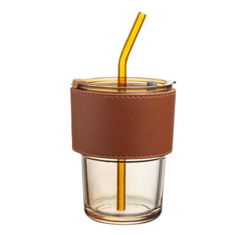Grosir 450ml cangkir Slub kaca bening dengan tutup sedotan Logo kustom cangkir kopi kaca sederhana dengan wadah kulit