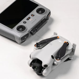 Dron Plegable <span class=keywords><strong>DJI</strong></span> <span class=keywords><strong>Mini</strong></span> 4 Pro 4K HDR con Control Remoto RC 2 (con Pantalla) Fly More <span class=keywords><strong>Combo</strong></span> Plus - Product Image 3
